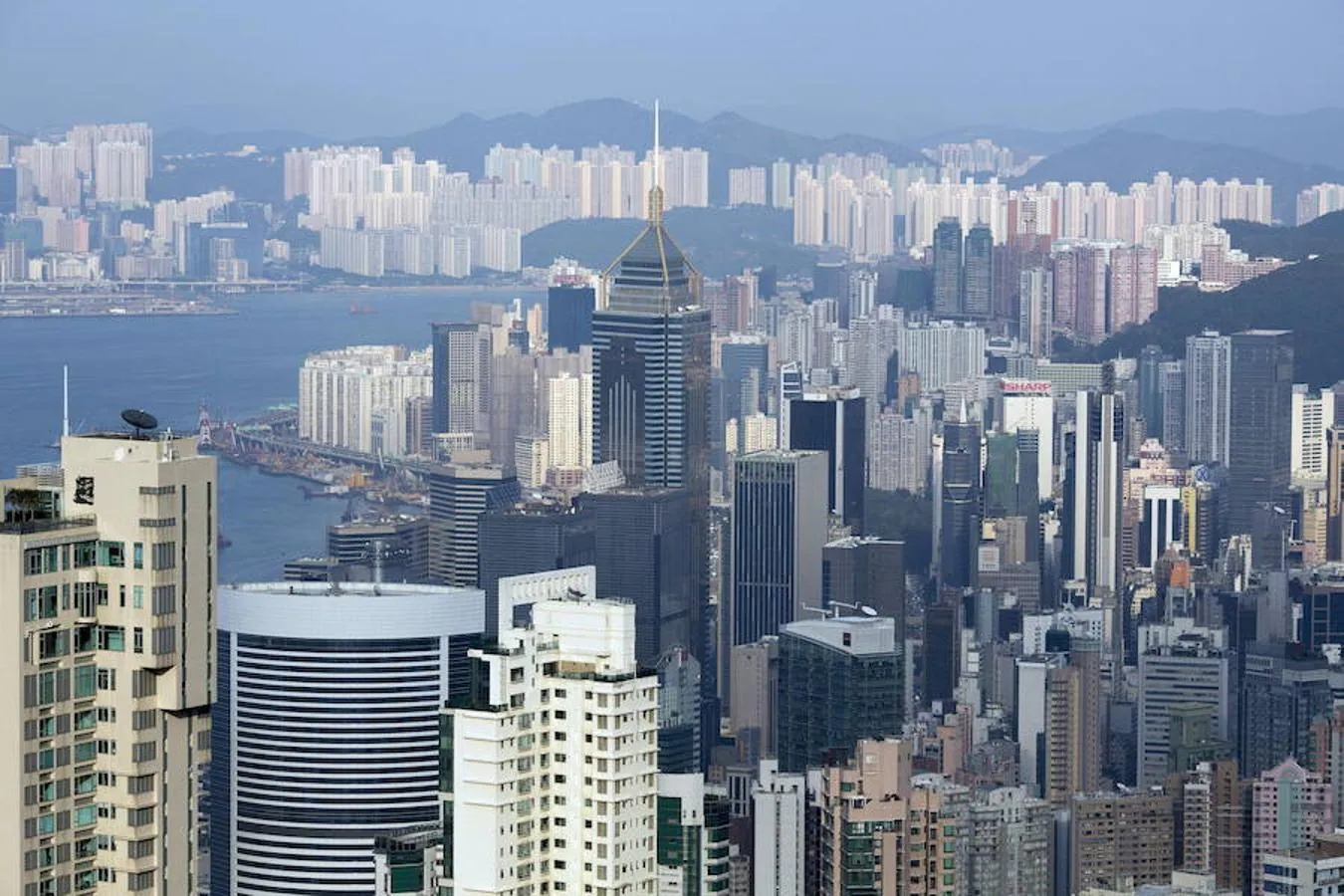 Hong Kong | En esta metrópoli, que cuenta con más de 7 millones de habitantes, adquirir un apartamento es casi un despropósito, ya que los precios se disparan por encima de la media de los ingresos de sus habitantes. Hong Kong ocupa el cuarto puesto del ránking.