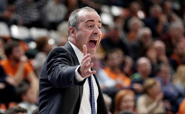 Txus Vidorreta, entrenador del Valencia Basket, durante un partido.