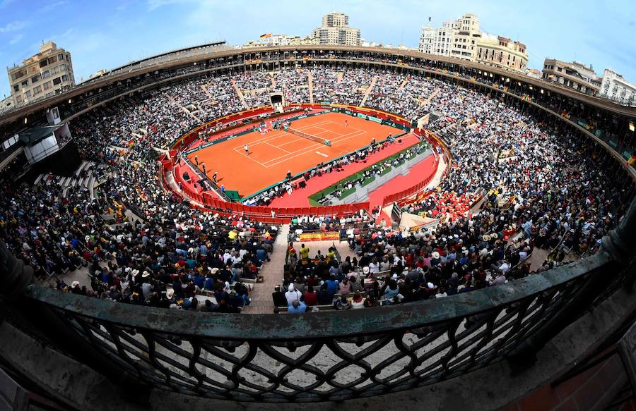 Estas son las imágenes que deja el segundo partido de individuales de la Copa Davis en la plaza de toros de Valencia