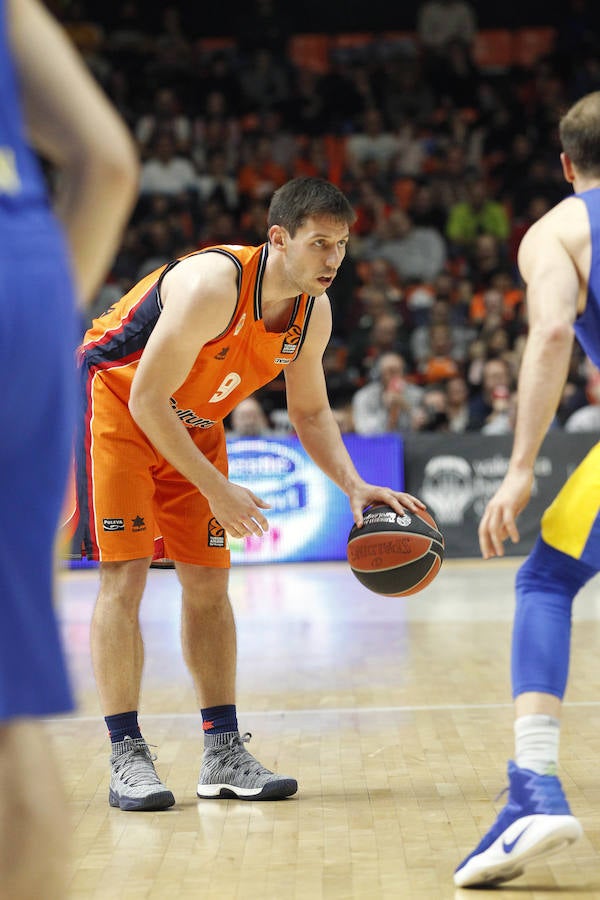 Estas son las imágenes que deja el partido de la última jornada de Euroliga, que ha terminado con victoria del conjunto taronja