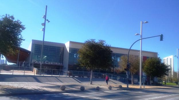 La puerta principal de la ciudad deportiva Parc Central. 