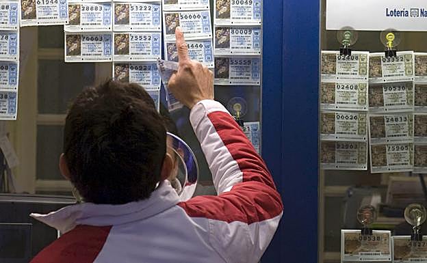 La Lotería Nacional toca otra vez en la calle Tres Forques de Valencia