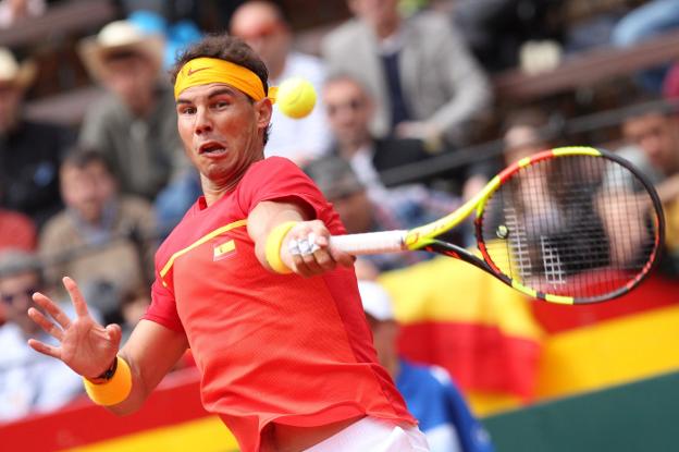 Nadal conecta la derecha durante su duelo contra Kohlschreiber. 