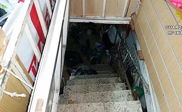 Entrada al almacén oculto. 