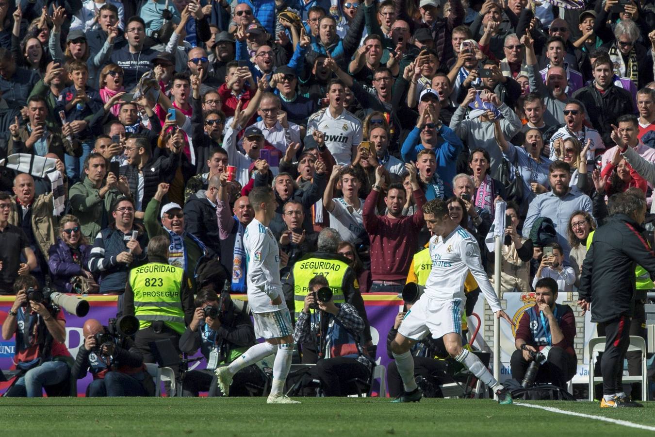 Las mejores imágenes del partido de la 31ª jornada entre el Real Madrid y el Atlético. 