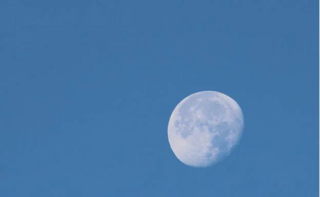 La Luna, vista de día. 