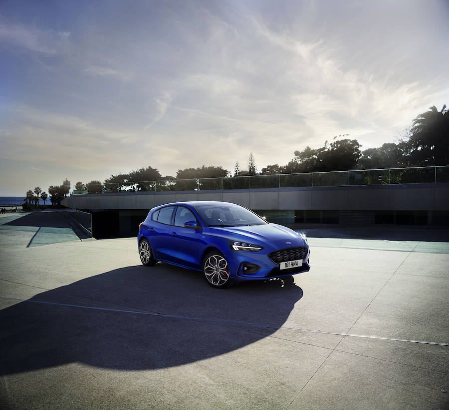 Así es el nuevo diseño del emblemático Ford Focus presentado esta semana y que saldrá a la venta en julio de 2018. 