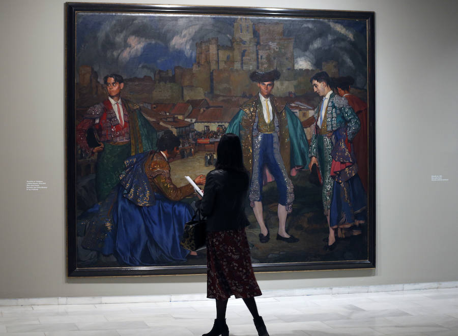La Fundación Bancaja acoge hasta el próximo mes de agosto la muestra 'Zuloaga. Carácter y emoción', que recorre a través de más de 60 lienzos, una veintena de ellos inéditos, la trayectoria de este pintor clave de finales del siglo XIX y principios del XX, desde que con 18 años llegara a París para formarse hasta su fallecimiento en 1945, gracias a la colaboración de 29 prestadores.