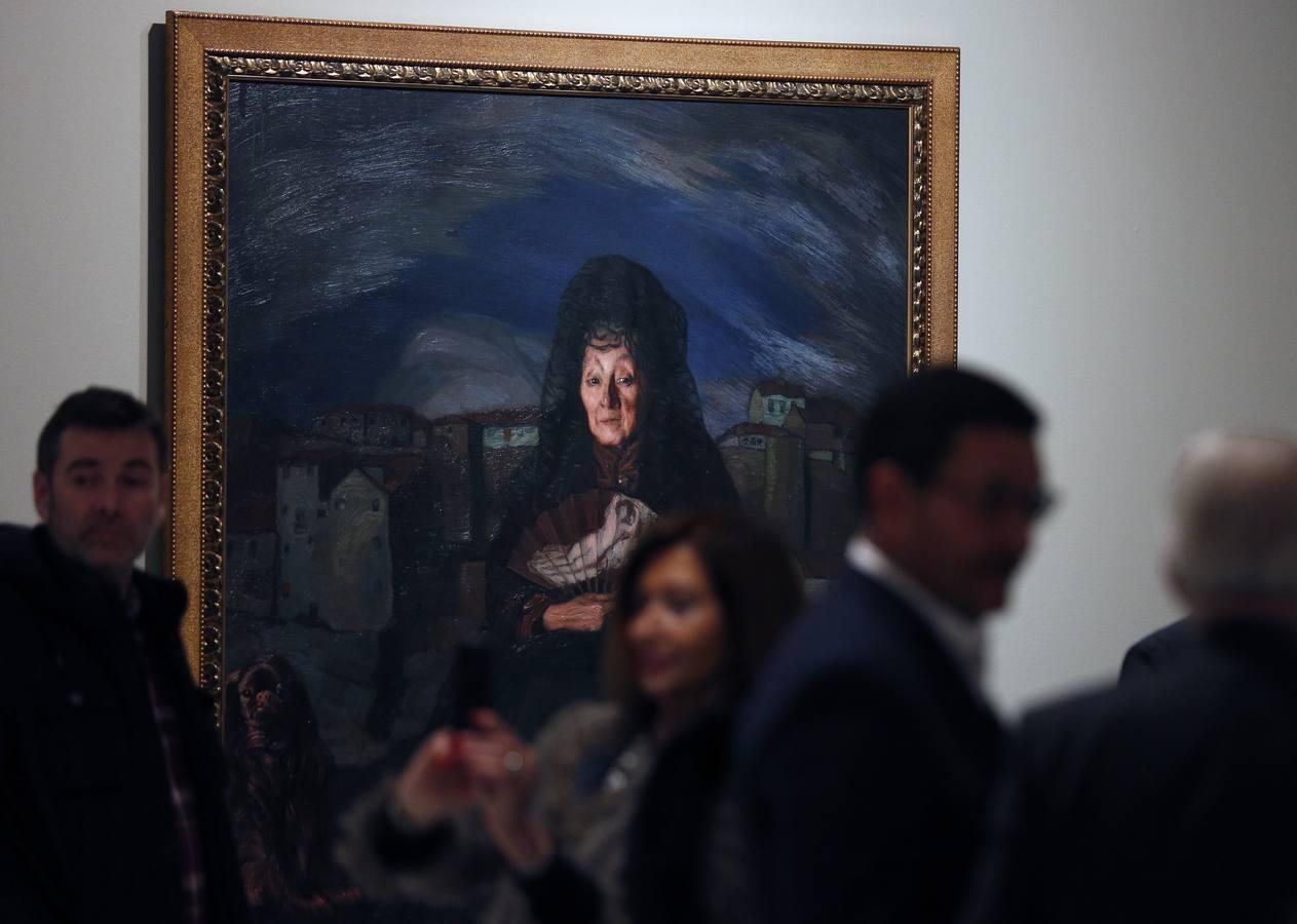 La Fundación Bancaja acoge hasta el próximo mes de agosto la muestra 'Zuloaga. Carácter y emoción', que recorre a través de más de 60 lienzos, una veintena de ellos inéditos, la trayectoria de este pintor clave de finales del siglo XIX y principios del XX, desde que con 18 años llegara a París para formarse hasta su fallecimiento en 1945, gracias a la colaboración de 29 prestadores.