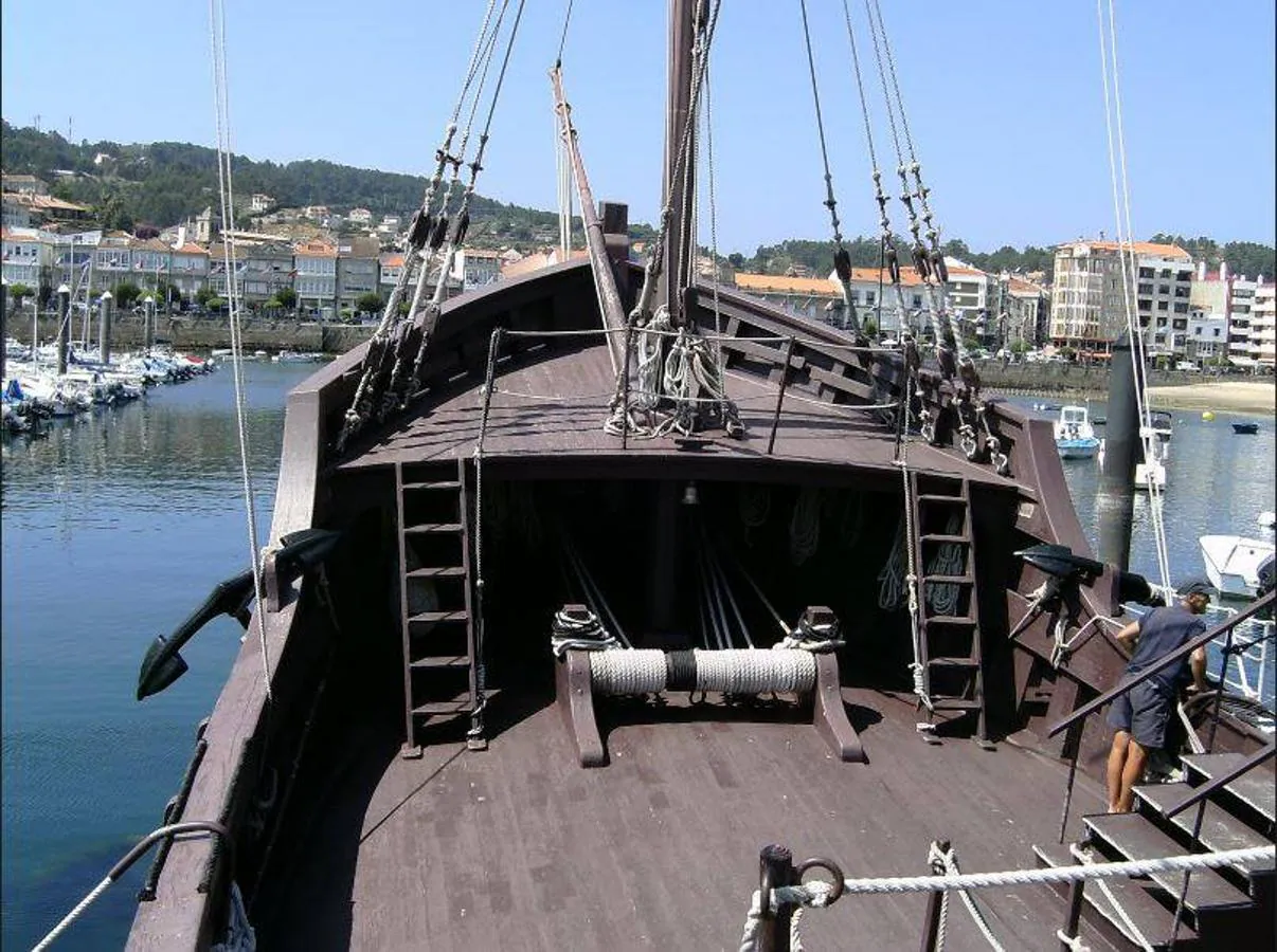 La Pinta era la más velera de las tres. Capitaneada por los dotes de Martín Alonso Pinzón, con frecuencia tenía que hacer patrones de espera para reagruparse nuevamente con La Santa María (reina de la expedición).