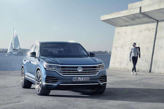 El Touareg se presenta como el SUV de dimensiones más grandes de Volkswagen. 