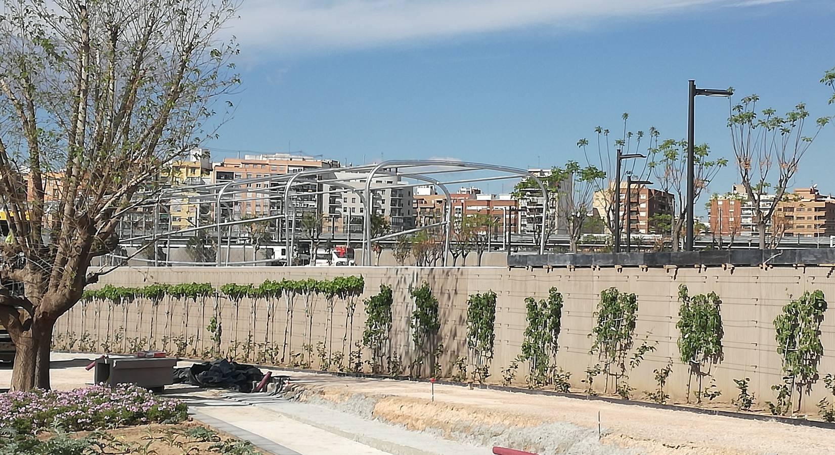 Las obras del jardín suman ya 800 árboles y buena parte de las 100.000 plantas