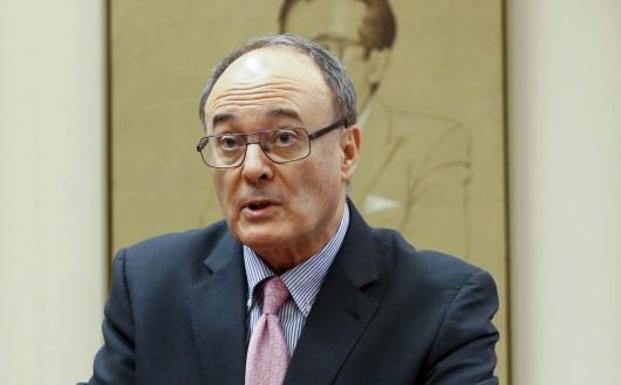 El gobernador del Banco de España, Luis María Linde, en el Congreso.