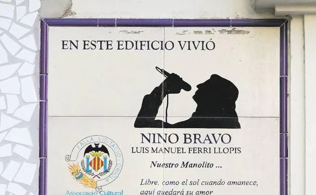 Imagen principal - Nino Bravo: hoy se cumplen 45 años de la muerte del mítico cantante