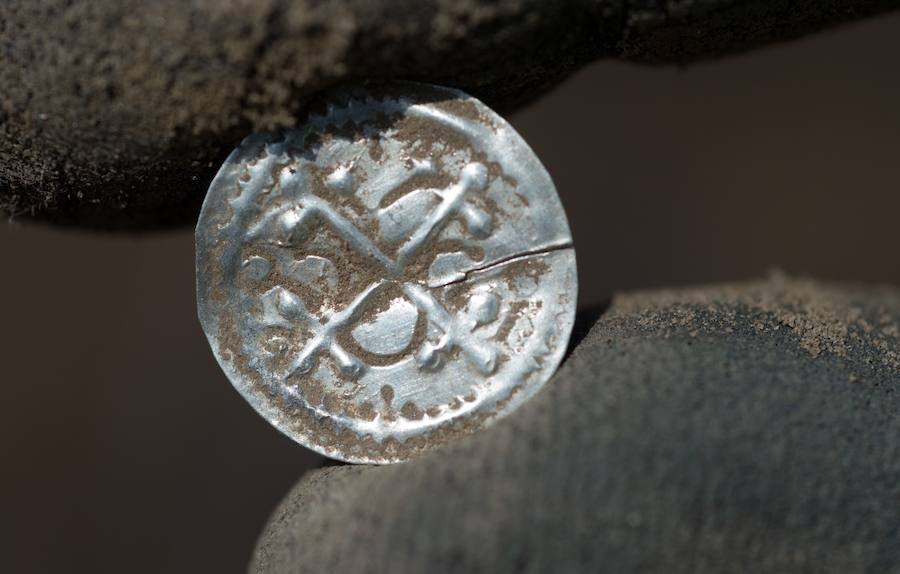 El hallazgo por parte de un niño de 13 años ha permitido a arqueólogos y voluntarios encontrar 600 piezas de más de 1.000 años de antigüedad pertenecientes a Harald Bluetooth, rey vikingo del siglo X