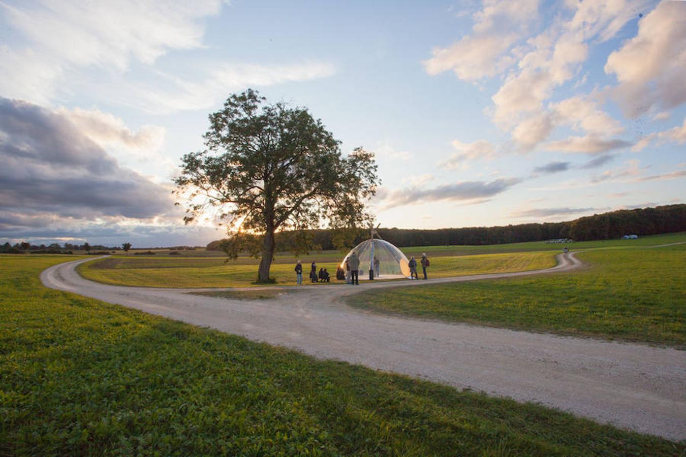 Canevacci escoge enormes ciudades pero también pequeños enclaves de la naturaleza para ubicar sus piezas.