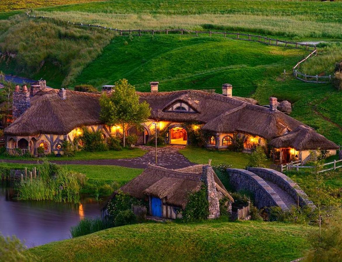 Hobbit Motel. Si eres un fanático de 'El hobbit' o de 'El señor de los anillos', Nueva Zelanda debe ser tu próximo destino. Un hotel hecho a imagen y semejanza de la casa de Frodo Bolsón. 