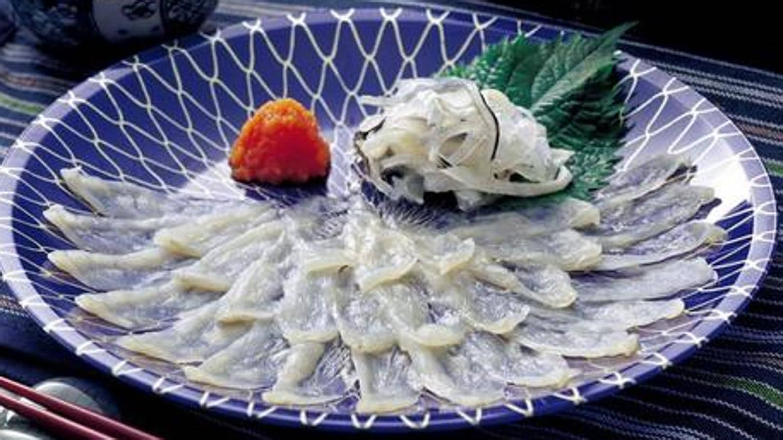 Conocido como “fugu” en Japón, es un plato donde se sirve pez globo. A pesar del peligro que tiene debido al veneno que posee, muchas personas continúan comiendo este plato dejando la erradicación del veneno en manos de los chefs especializados que han aprendido a eliminarlo. 