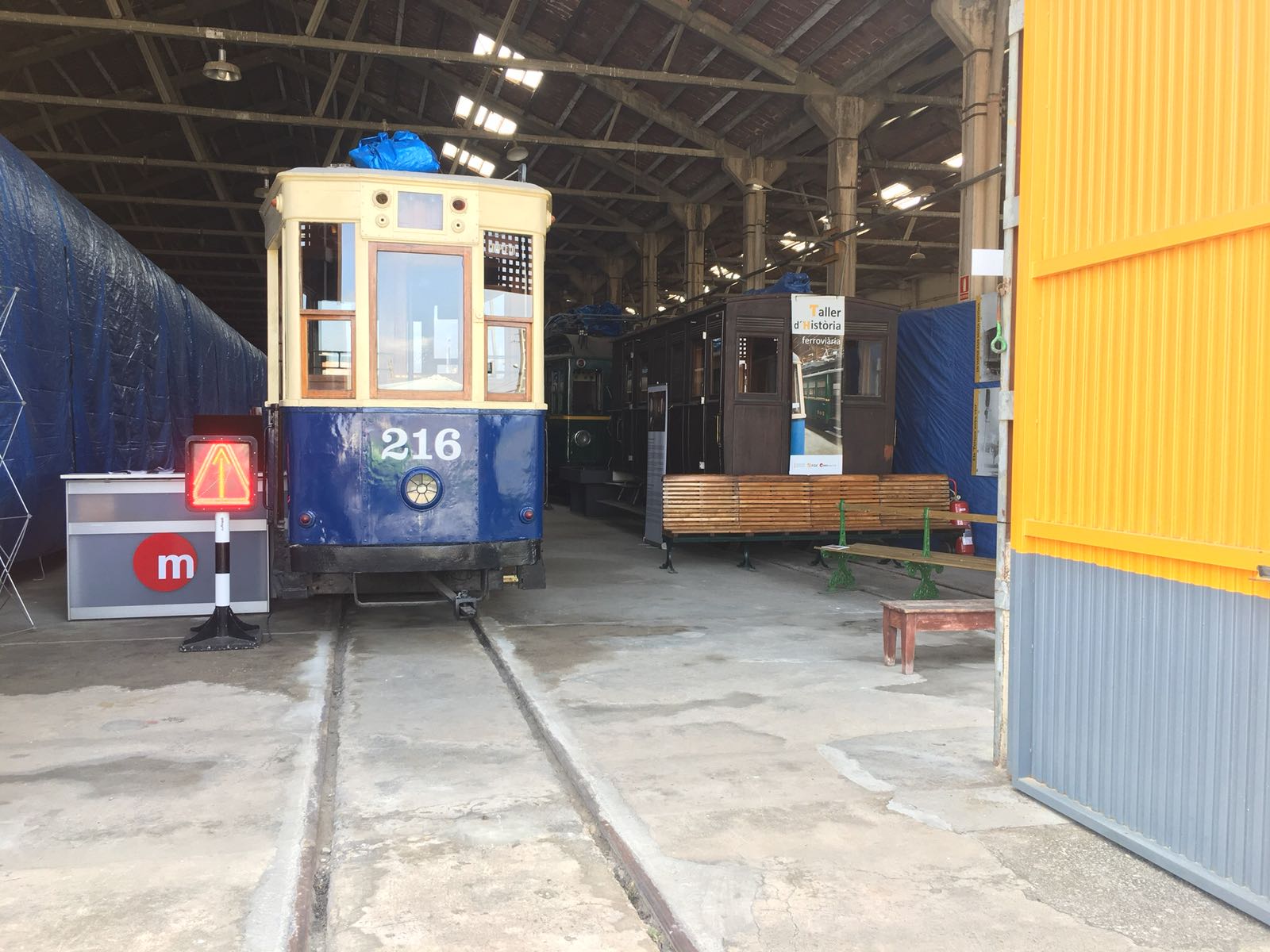 Un cierto abandono y despreocupación se mantenían intactos en estas naves, hasta que a principios de este siglo se inició el proyecto de recuperación del Taller d'Història ferroviària. Pero fue hasta el año pasado cuando empezaron a llegar los curiosos, interesados por conocer este complejo y una parte del depósito de la colección de Material Histórico de FGV. 