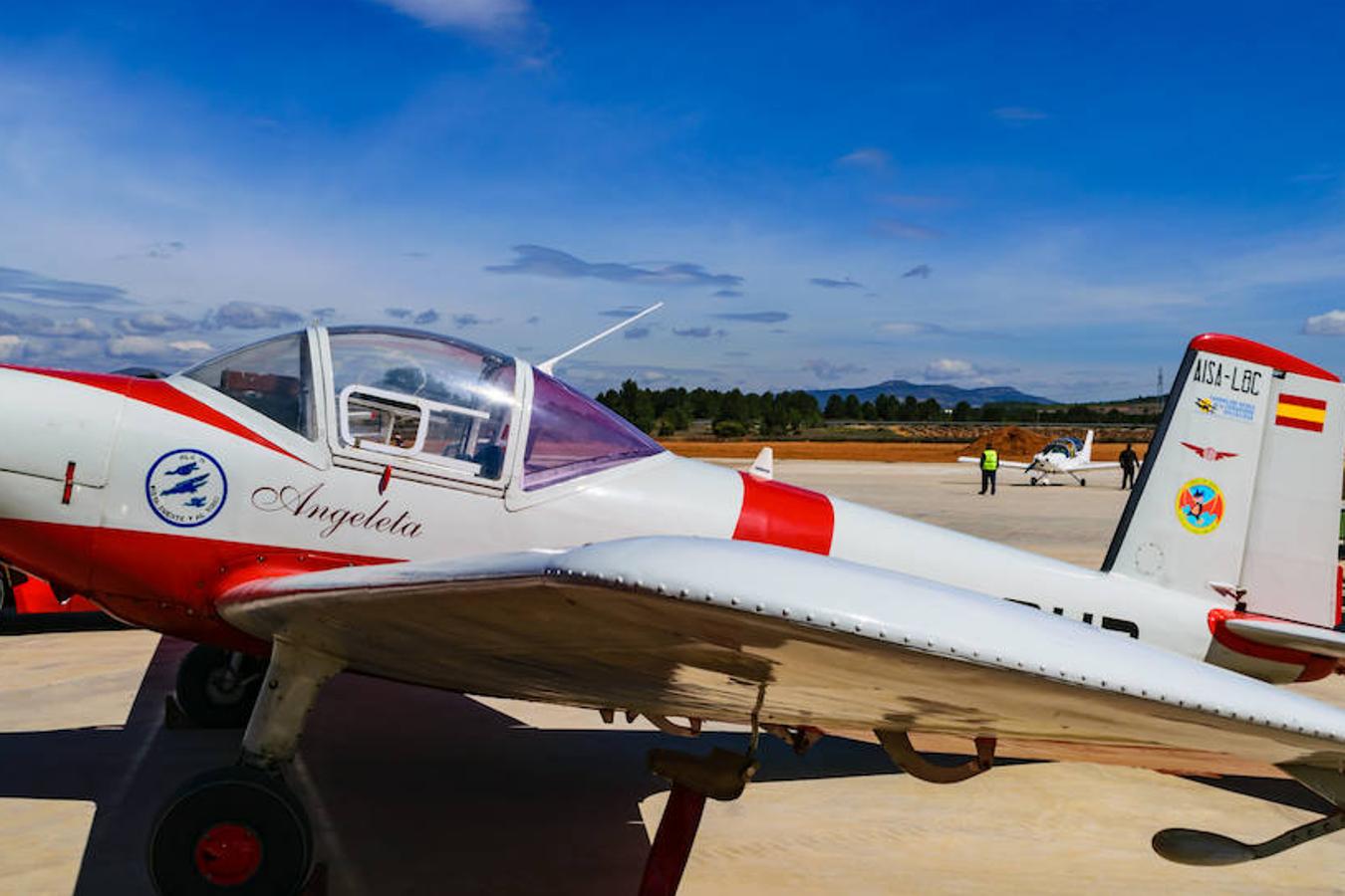 El club Horta Classics realizó el pasado fin de semana el V Encuentro de Amigos del Motor Clásico en el Aeródromo de Requena, en colaboración con Aeródromo de Requena y Club Aéreo Valencia, y la Fundación Aérea de la Comunidad Valenciana. Una colección de coches con un mínimo de 25 años de antigüedad, donde el Fiat Topolin de 1941 encabezó la lista. 