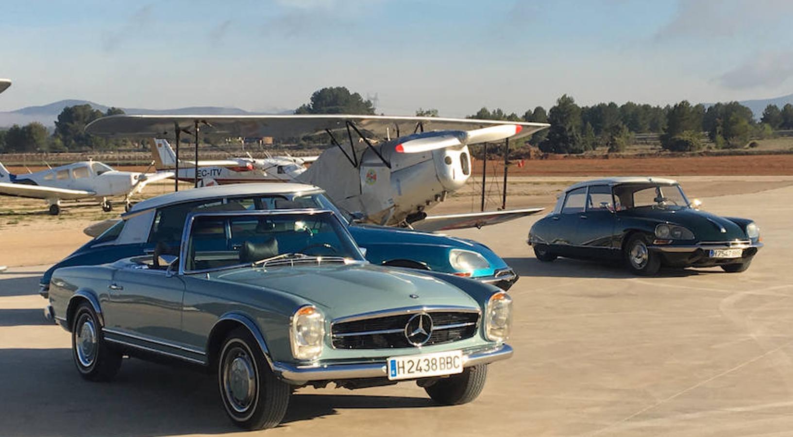 El club Horta Classics realizó el pasado fin de semana el V Encuentro de Amigos del Motor Clásico en el Aeródromo de Requena, en colaboración con Aeródromo de Requena y Club Aéreo Valencia, y la Fundación Aérea de la Comunidad Valenciana. Una colección de coches con un mínimo de 25 años de antigüedad, donde el Fiat Topolin de 1941 encabezó la lista. 