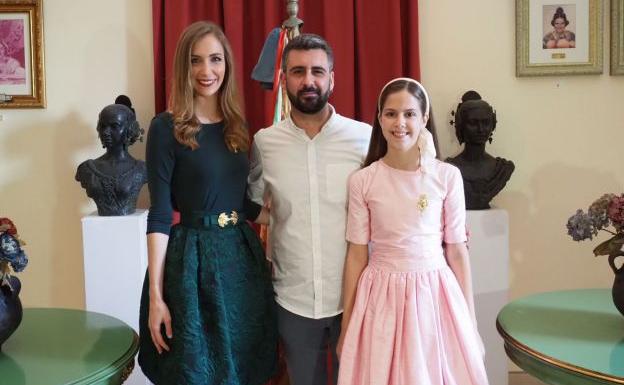 Raquel Alario y Clara Parejo, en la entrega de su cuadro como falleras mayores de Valencia 2017.