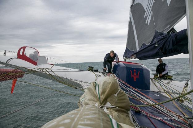 Pella, a bordo del Maserati durante la Ruta del Té.