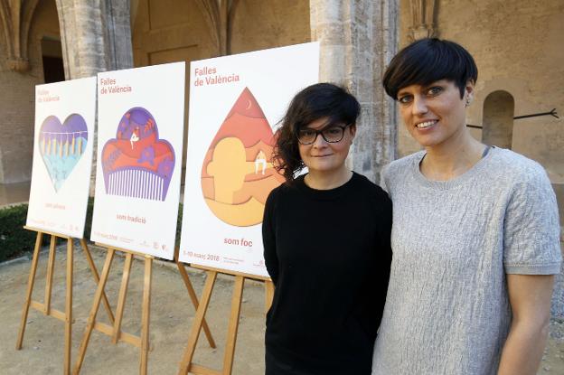 Lorena Sayavera y María Pradera (Yinsen Studio), junto a los carteles de Fallas de 2018. 