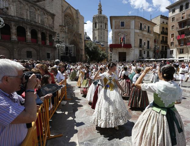 Jornada de la dansà del pasado año en la plaza de la Virgen. 