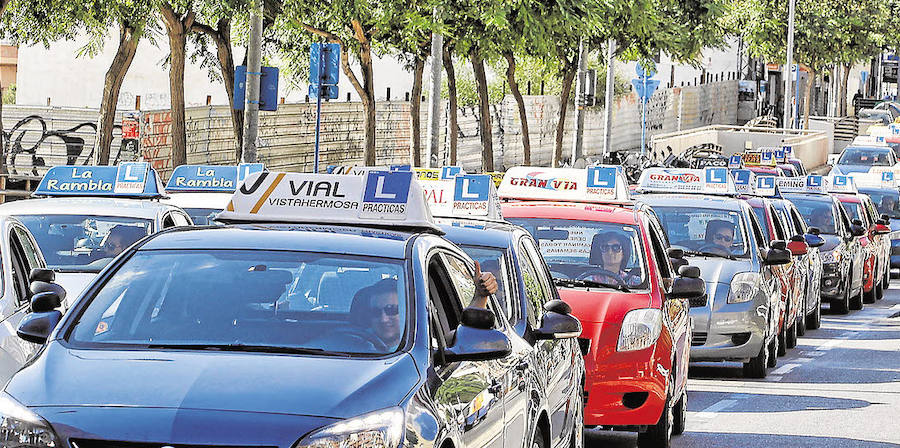 Vehículos de autoescuelas. 