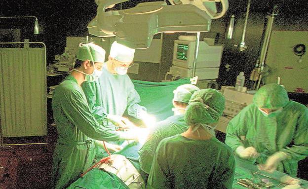 Una operación de trasplante de órganos. 