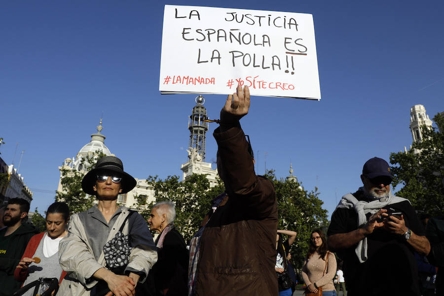 Fotos: Concentración en Valencia contra la sentencia a &#039;La Manada&#039;