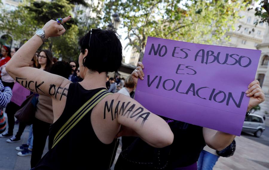 Fotos: Concentración en Valencia contra la sentencia a &#039;La Manada&#039;