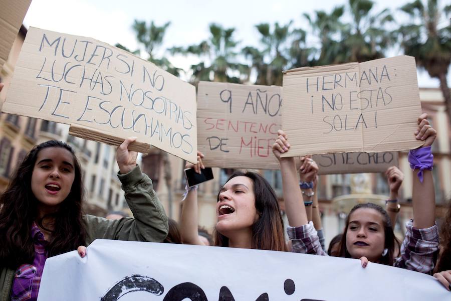 Fotos: Concentración en Valencia contra la sentencia a &#039;La Manada&#039;