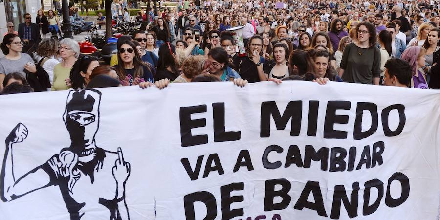 Fotos: Concentración en Valencia contra la sentencia a &#039;La Manada&#039;