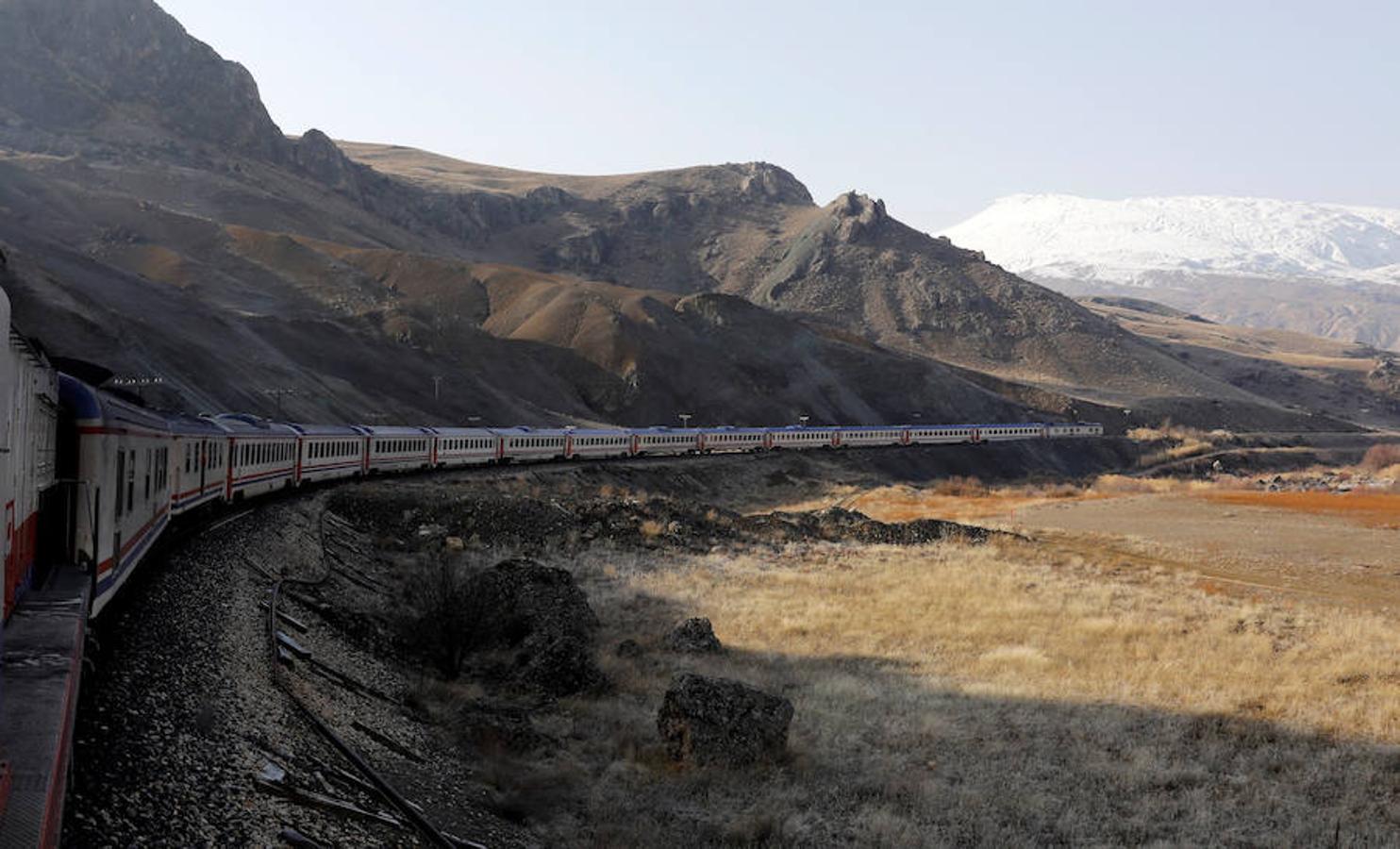 El Eastern & Oriental Express (Turquia) se ha convertido en uno de los trenes más aclamados del momento y de los más compartidos vía Instagram. 