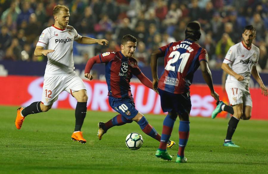 Estas son las mejores imágenes del partido de la jornada 35 de la Liga en el Ciutat de València