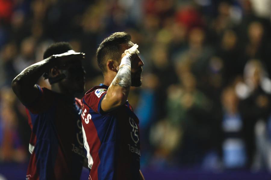 Estas son las mejores imágenes del partido de la jornada 35 de la Liga en el Ciutat de València