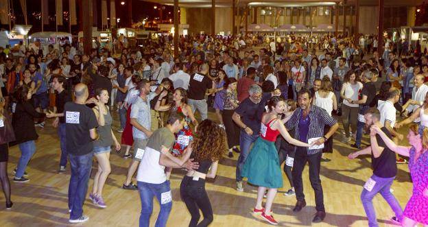 Concurso de baile. Los amantes del swing, el jazz y el soul disfrutaron en la edición de 2017 con un multitudinario concurso de baile. 