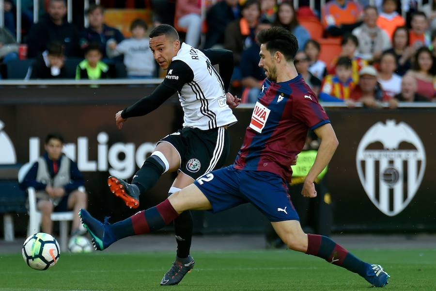 Estas son las mejores imágenes del partido de la jornada 35 de la Liga en Mestalla