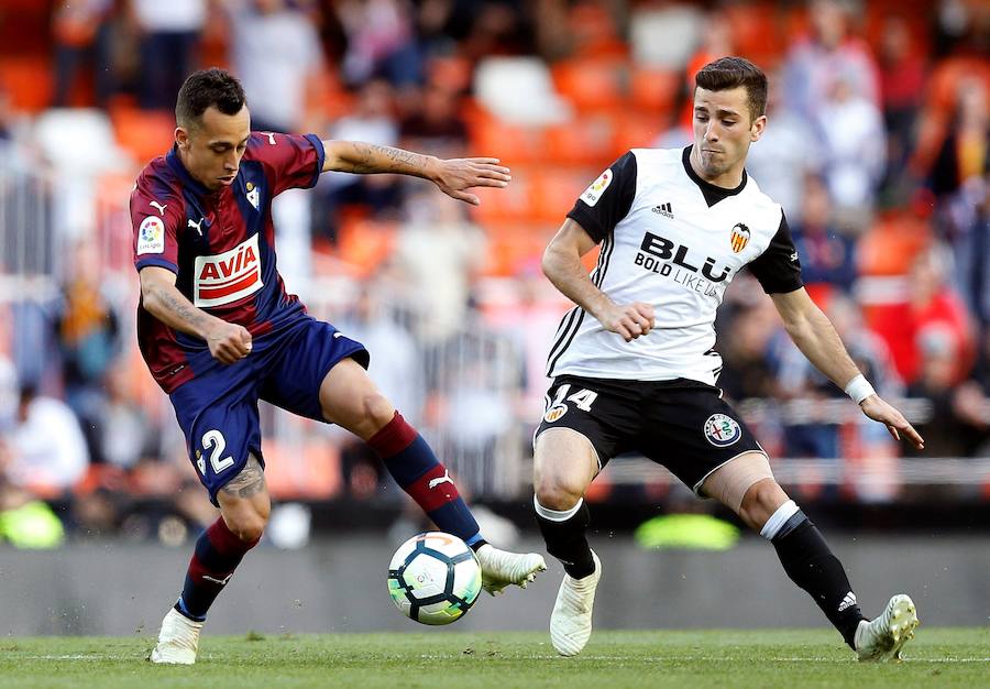 Estas son las mejores imágenes del partido de la jornada 35 de la Liga en Mestalla