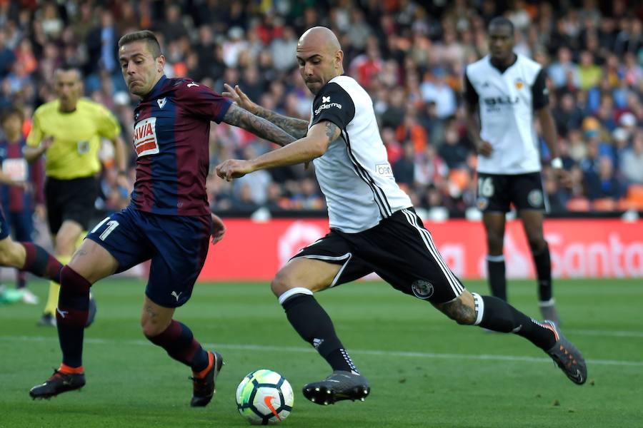 Estas son las mejores imágenes del partido de la jornada 35 de la Liga en Mestalla