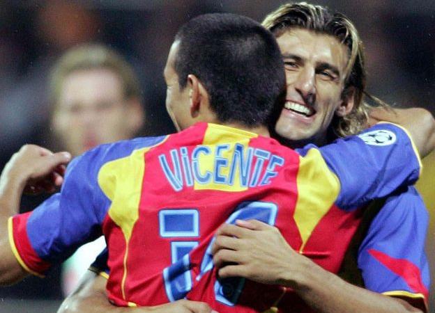 Vicente y Angulo celebran un gol ante el Werder Bremen.