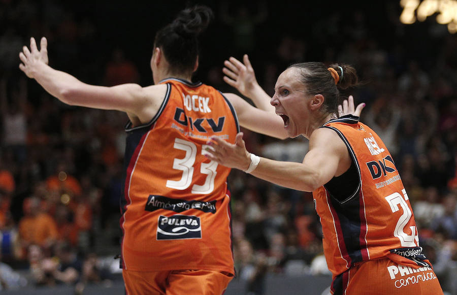 Fotos: El Valencia Basket femenino consigue el ascenso a la primera división