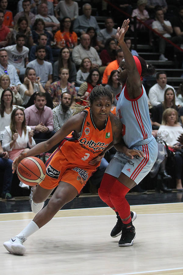 Fotos: El Valencia Basket femenino consigue el ascenso a la primera división