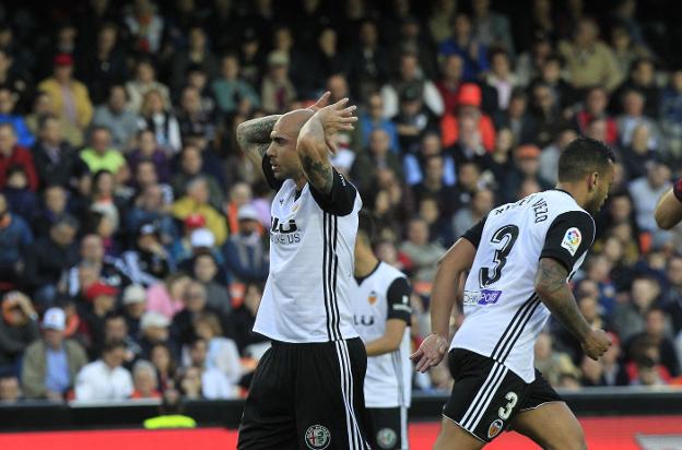 Zaza se lamenta después de una ocasión desperdiciada. 