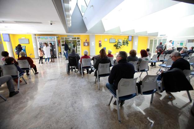 Más operaciones y más urgencias en el Hospital de La Ribera desde la reversión