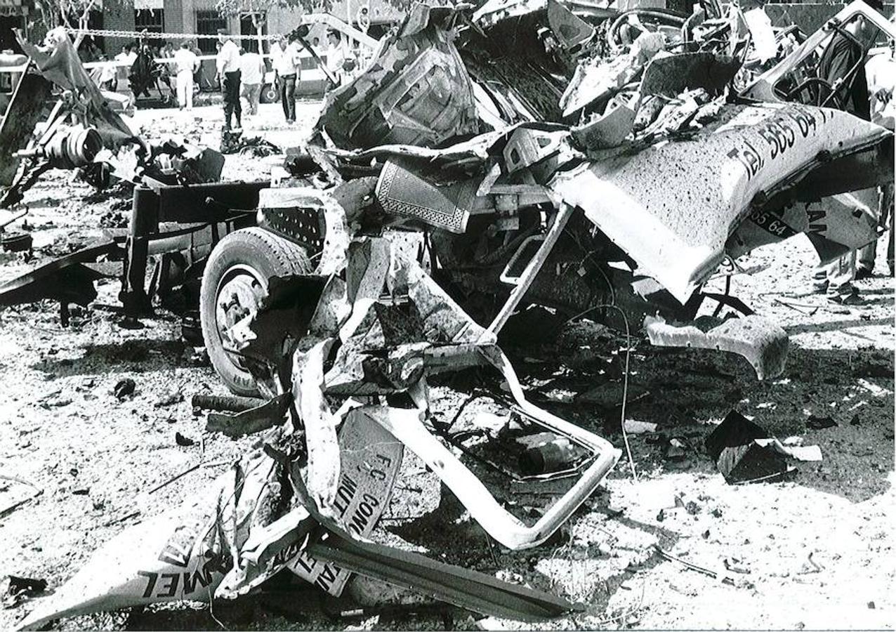 16 de septiembre de 1991 | Dos policías locales y un guardia civil retirado mueren al explotar un coche bomba colocado por ETA en el cuartel de la Guardia Civil en Mutxamel (Alicante).