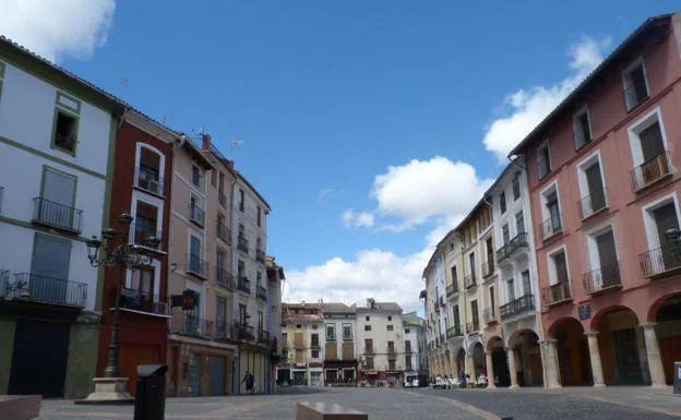 Imagen principal - Un paseo por la plaça del Mercat de Xàtiva 