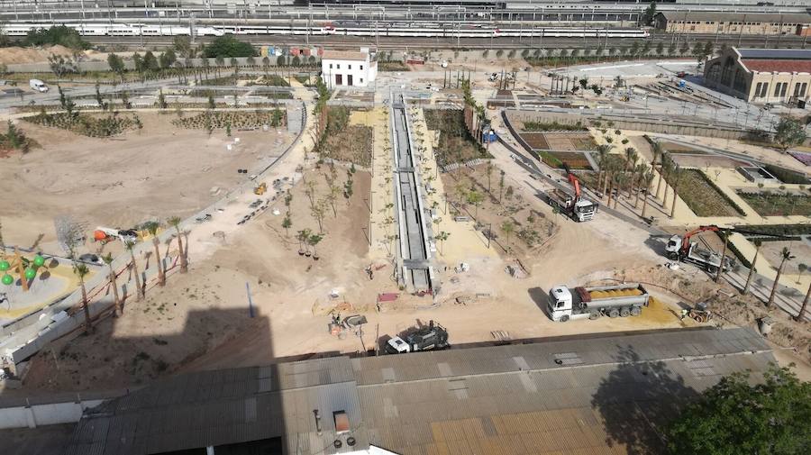 Fotos: Fotos del desmontaje del concesionario de coches del Parque Central